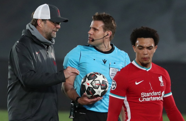 从乒坛大魔王到家庭主妇，张怡宁一身名牌买菜，结婚后被宠成宝