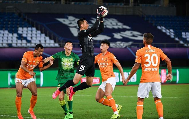 图片报：乌尔比希佩戴特制眼镜与耳罩训练，为了提高专注力