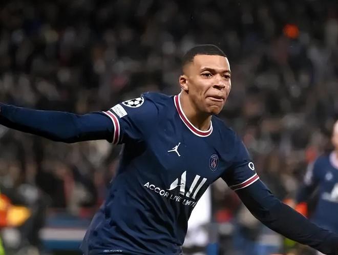 手感不错！杨瀚森首节空接+勾手+三分，得到10分2板1助