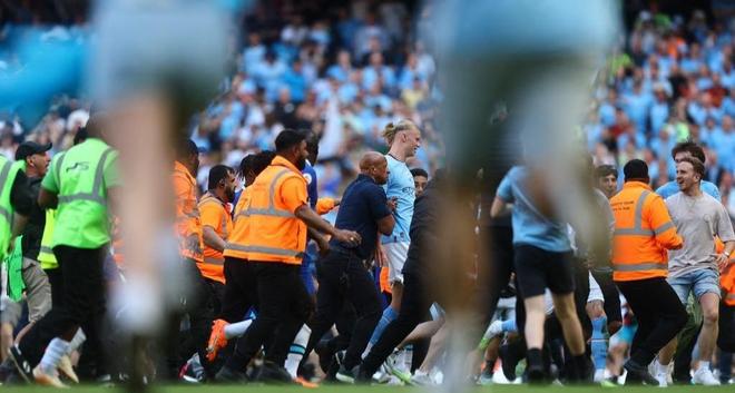 拜仁跟队：凯恩正在全力劝说格伊，希望他能选择加盟拜仁