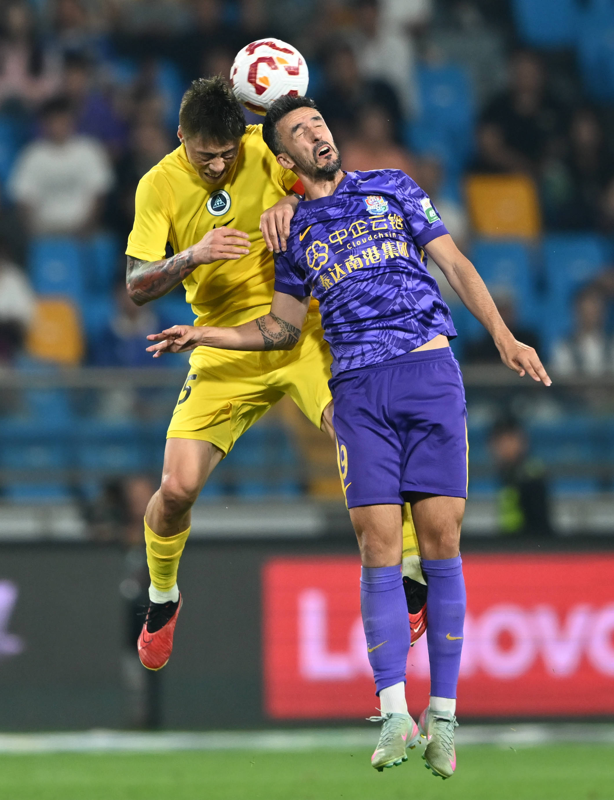 超远三分命中，全队抱头