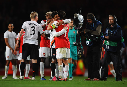 欧文连续突破得分，全队士气高涨