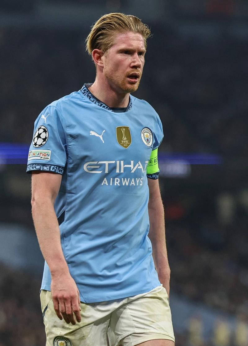 记者：邵佳一探班U22国足训练，与主帅安东尼奥相谈甚欢