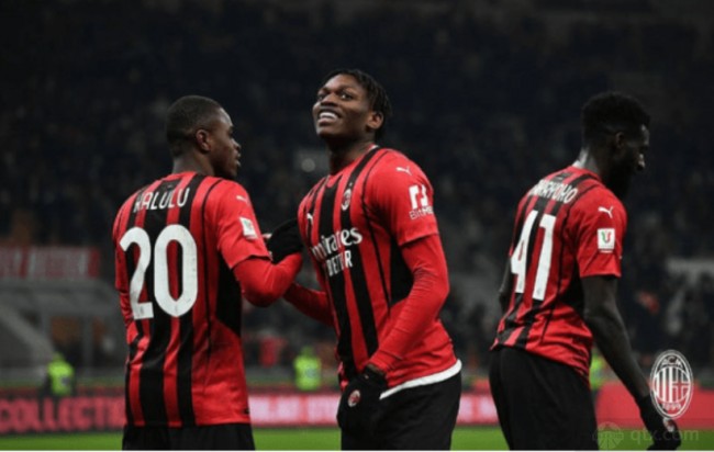 大乌龙！勇士队记：库里是左腿遭遇股四头肌挫伤，而不是右腿